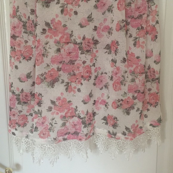 No Boundaries Lace Embellished Tank Top - Picture 4 of 8